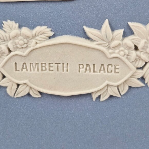 Vintage Wedgwood Collector Plate Lambeth Place Christmas Blue Jasperware 1982 - Picture 5 of 9